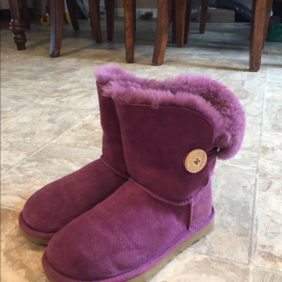 UGG 5803 Bailey Button boots sz 5 excellent cond - Picture 2 of 7